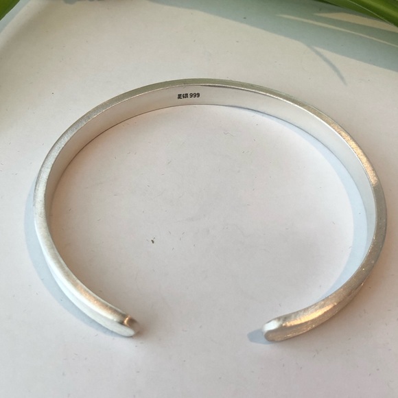 Silver bangle with Tibetan prayer protection - Picture 3 of 3